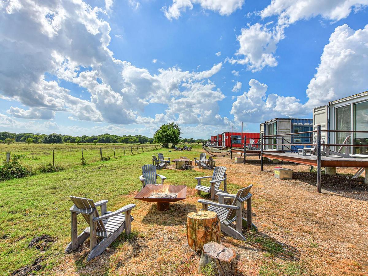 Flophouze Shipping Container Hotel Round Top Exterior photo