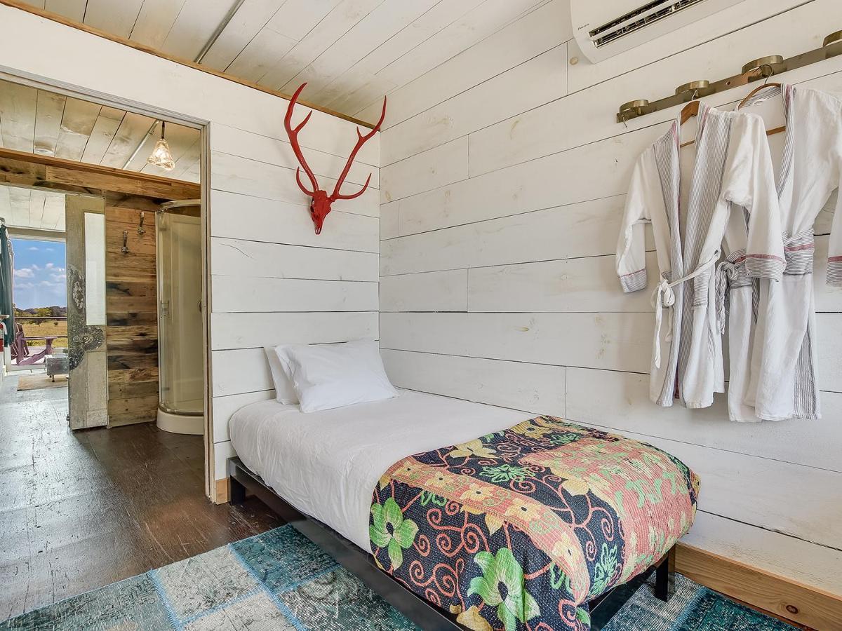 Flophouze Shipping Container Hotel Round Top Exterior photo