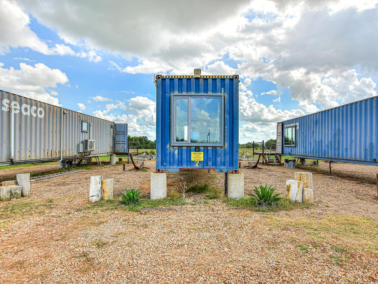 Flophouze Shipping Container Hotel Round Top Exterior photo