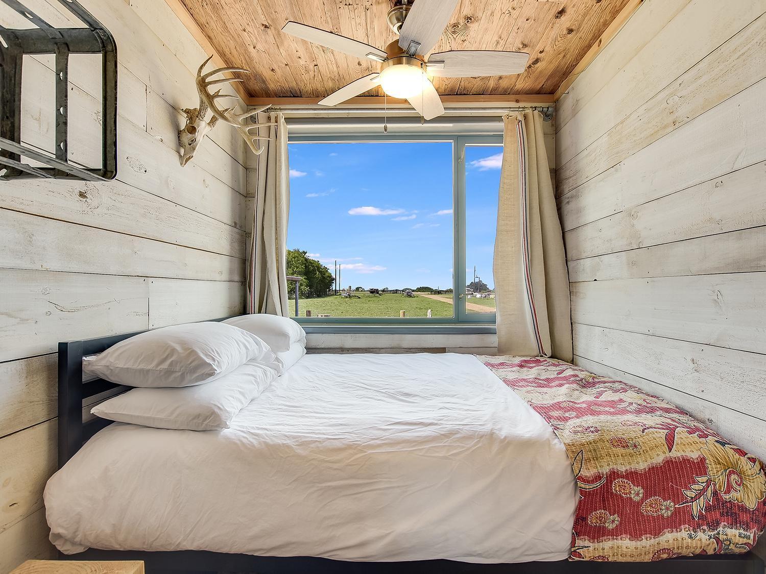 Flophouze Shipping Container Hotel Round Top Room photo