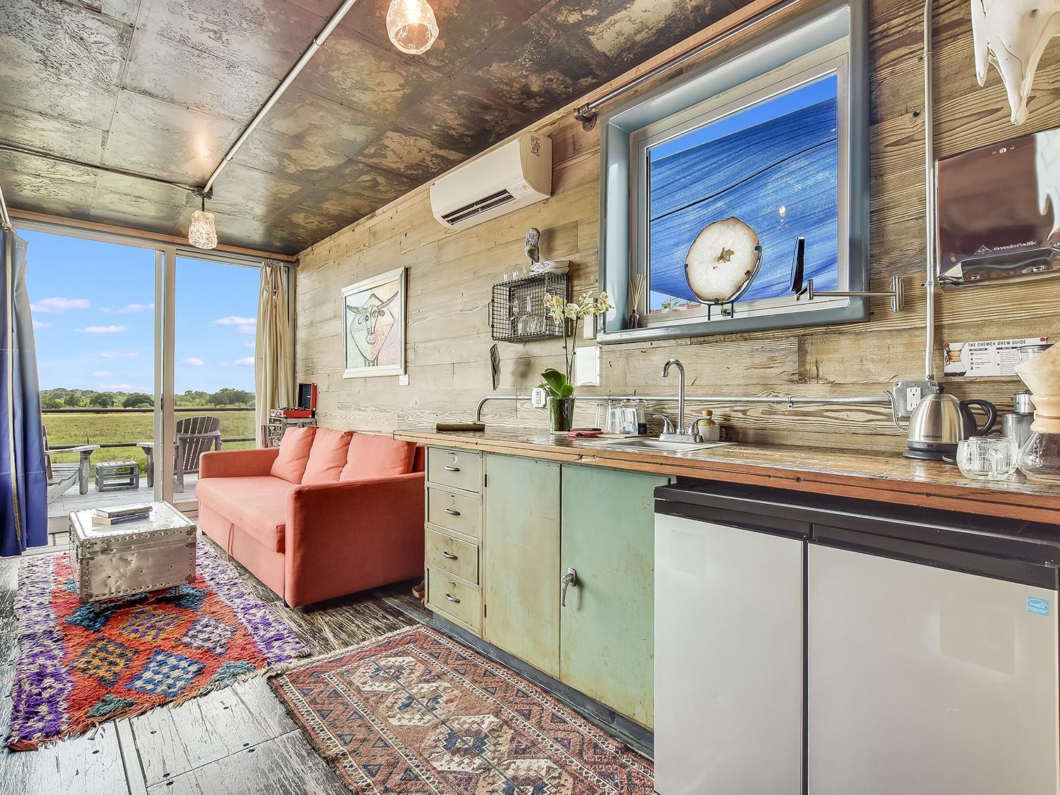 Flophouze Shipping Container Hotel Round Top Room photo