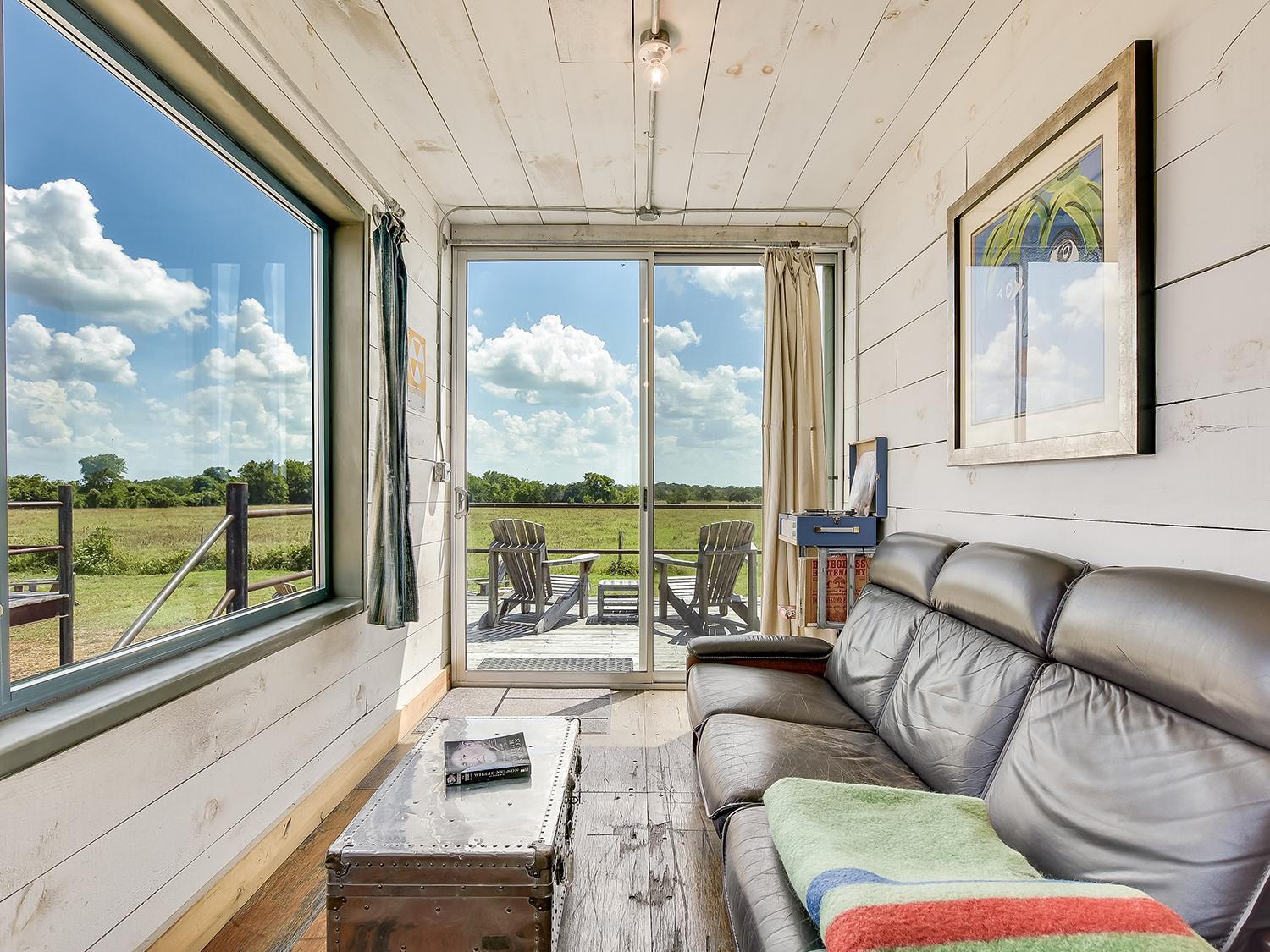 Flophouze Shipping Container Hotel Round Top Room photo