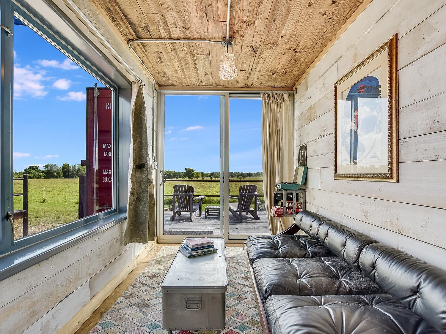 Flophouze Shipping Container Hotel Round Top Room photo