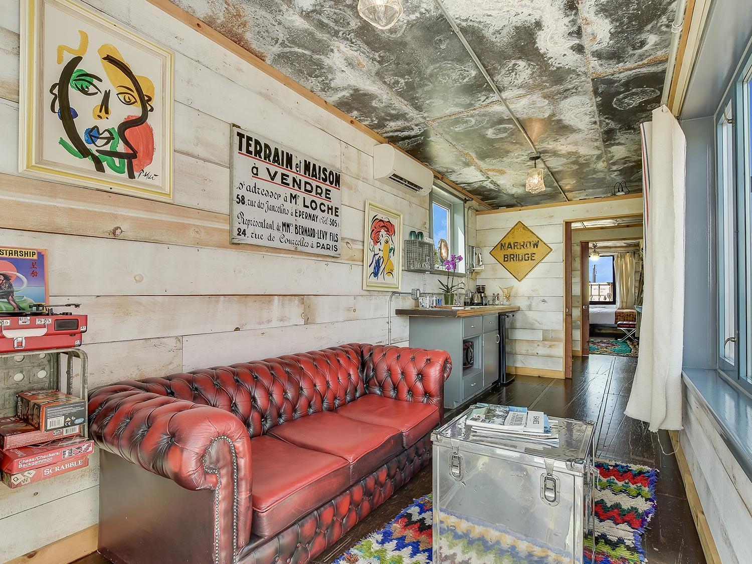 Flophouze Shipping Container Hotel Round Top Room photo